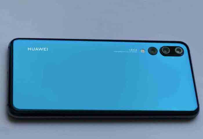 smartphone Huawei con 3 fotocamere