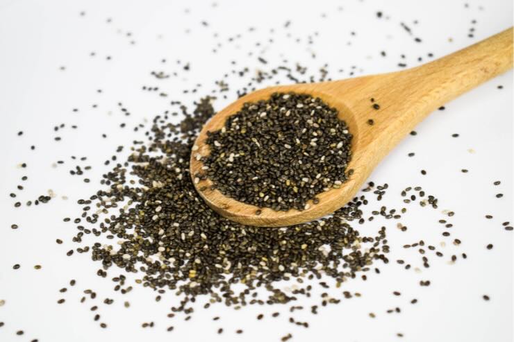 cucchiaio con semi di chia