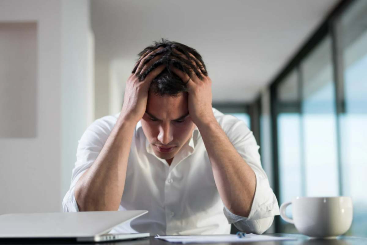 lavoratore triste