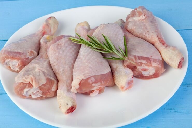 Cosce di pollo nel piatto